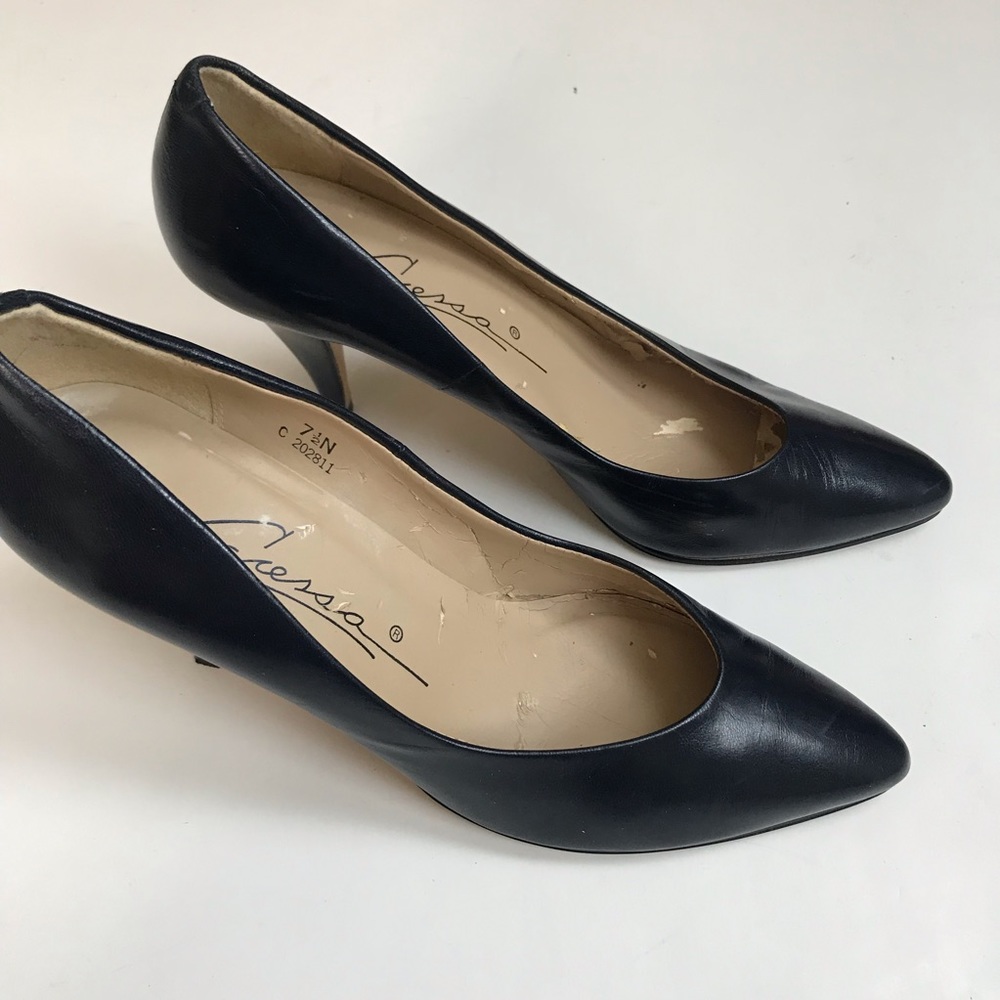 Caressa | Leather black heels
